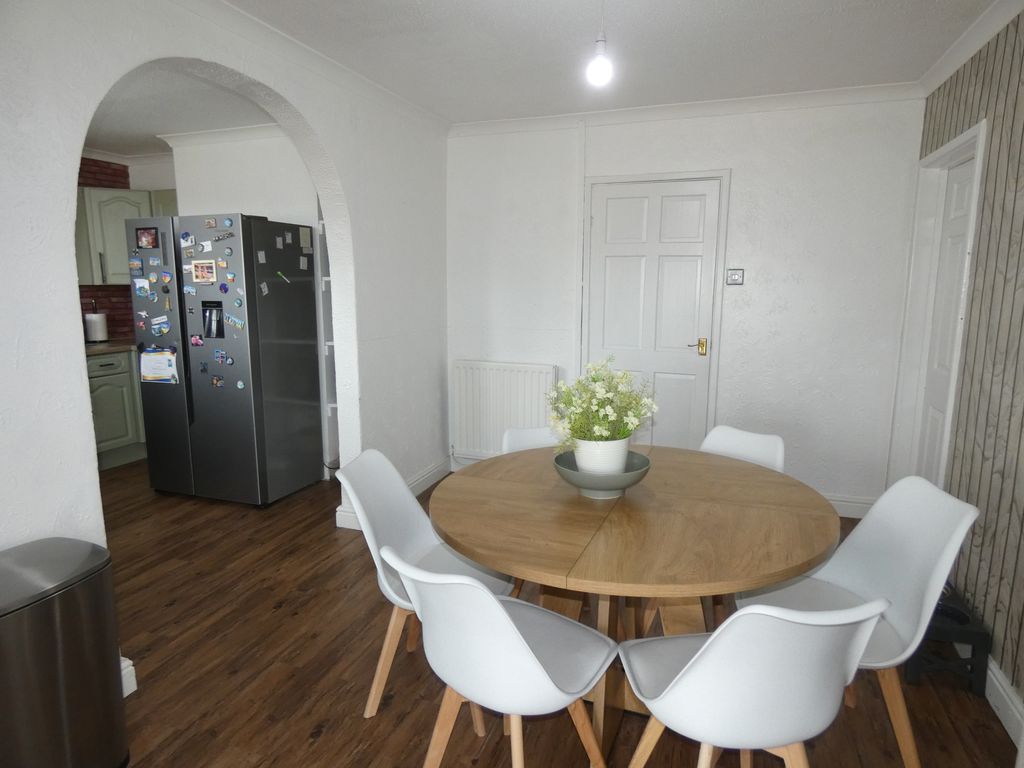 Dining area/Kitchen- click for photo gallery